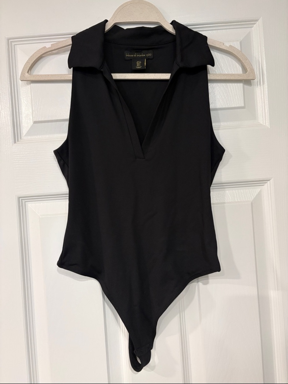 House of Harlow 1960 Black Sleeveless V-Neck Collared Bodysuit